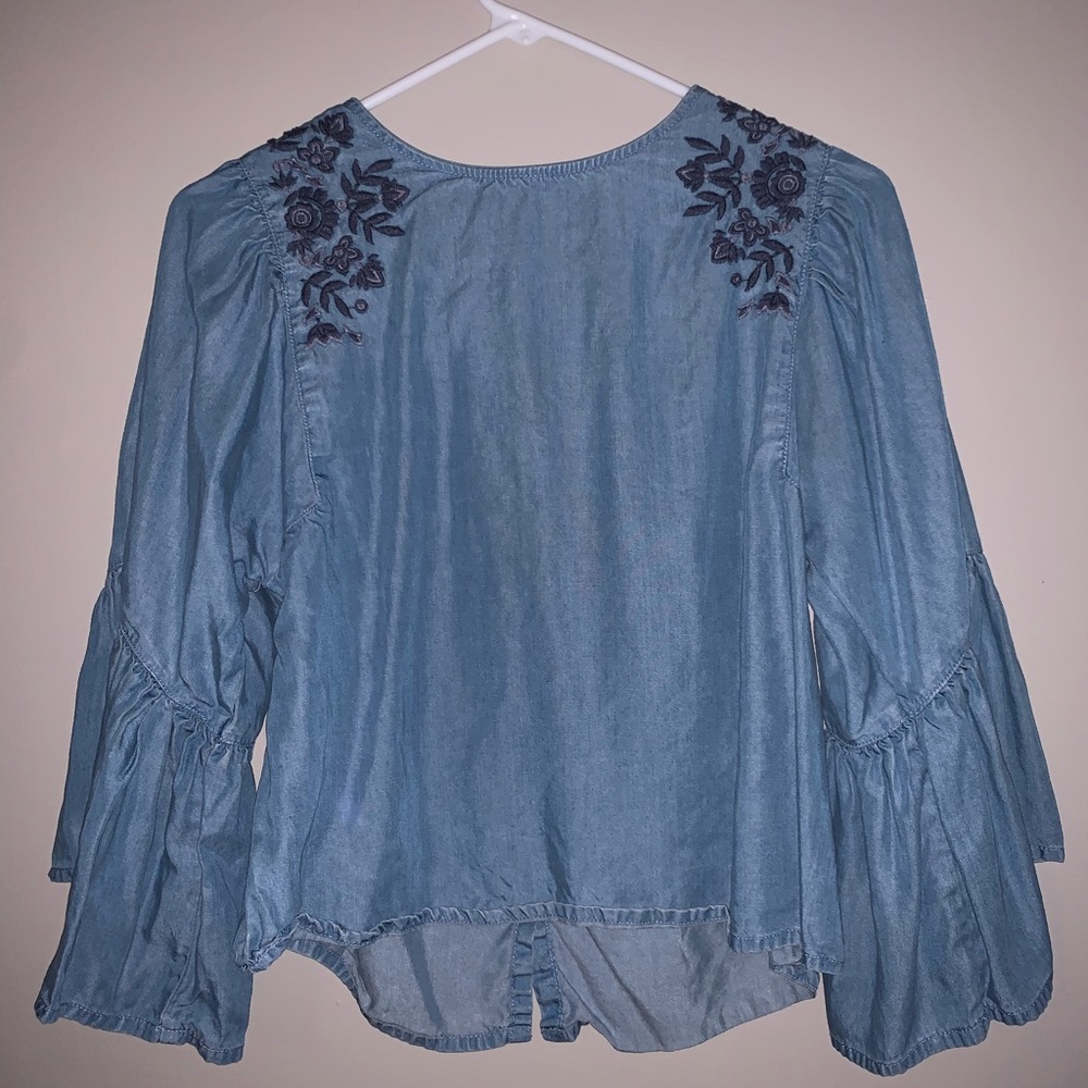 super cute quarter sleeve shirt